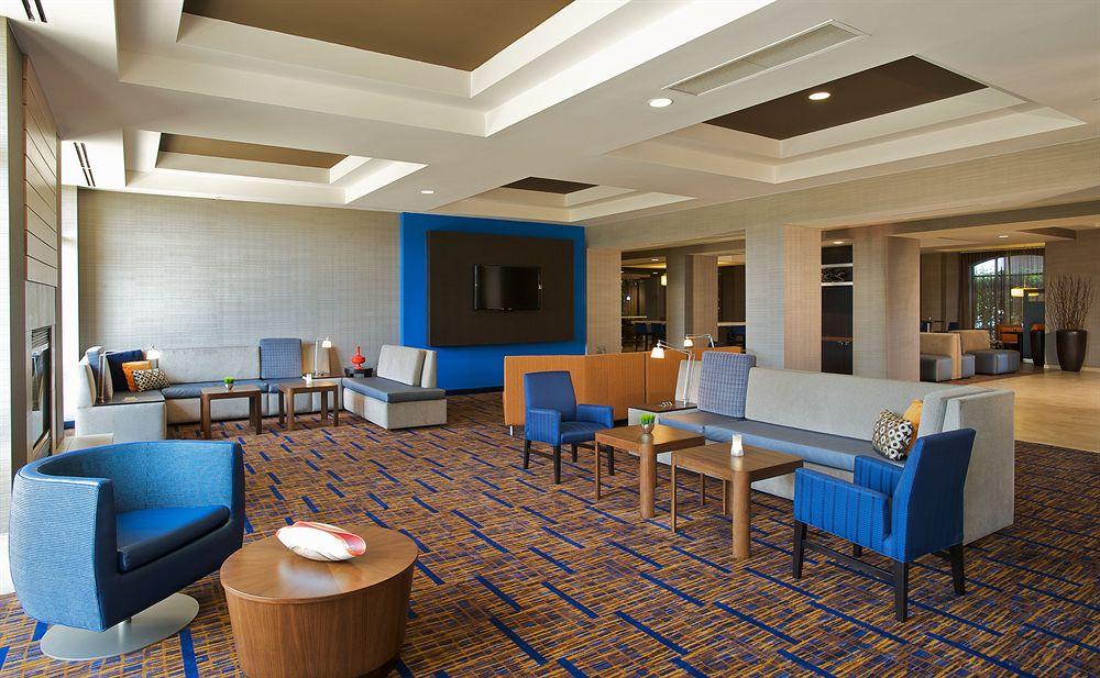 Courtyard Airport 3*