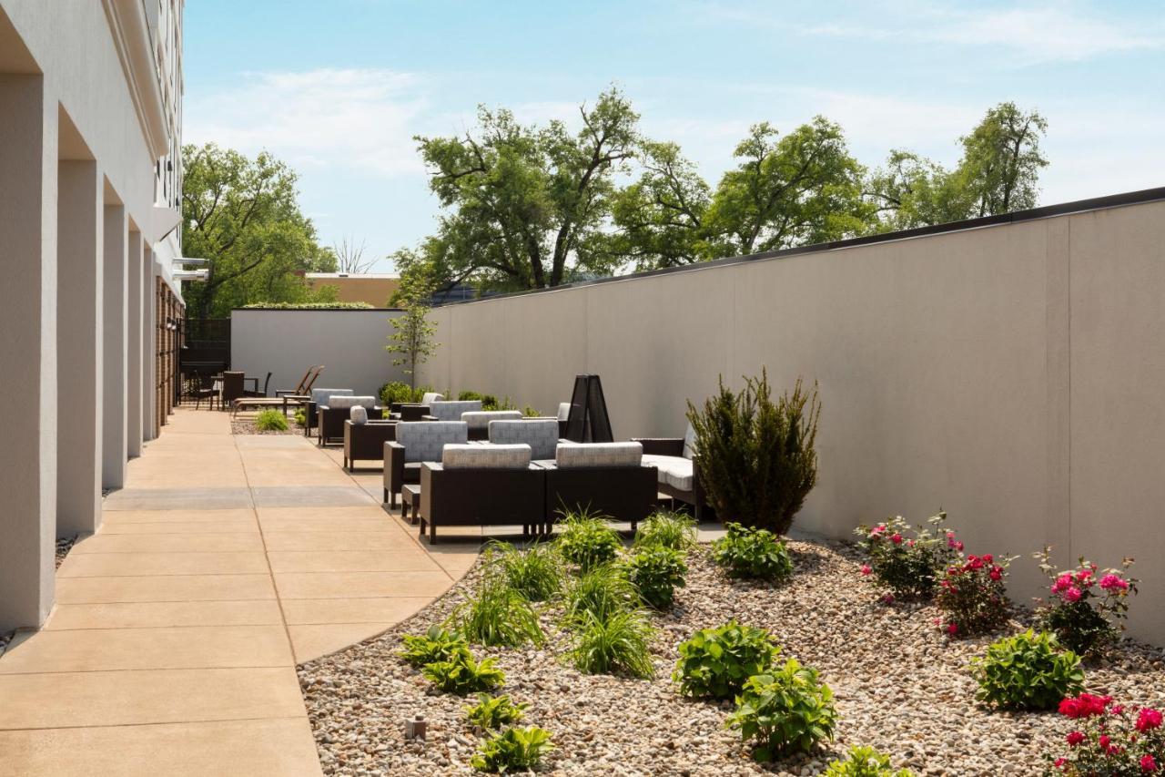 Courtyard Airport 3*