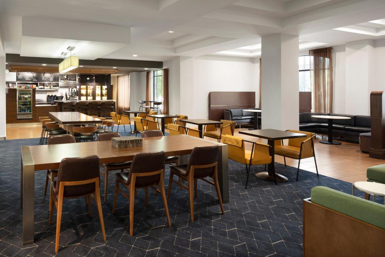 Hotel Courtyard Airport 3*