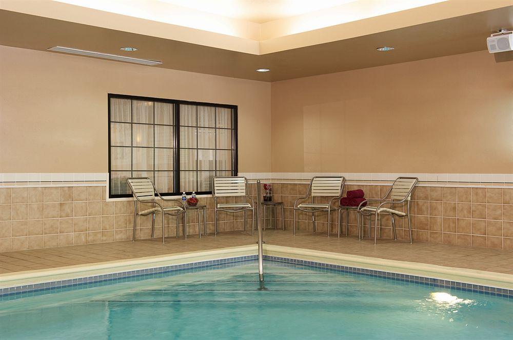 Hotel Courtyard Airport 3*