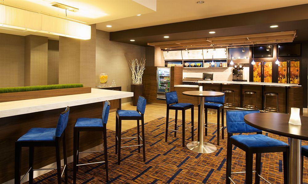 Courtyard Airport 3*
