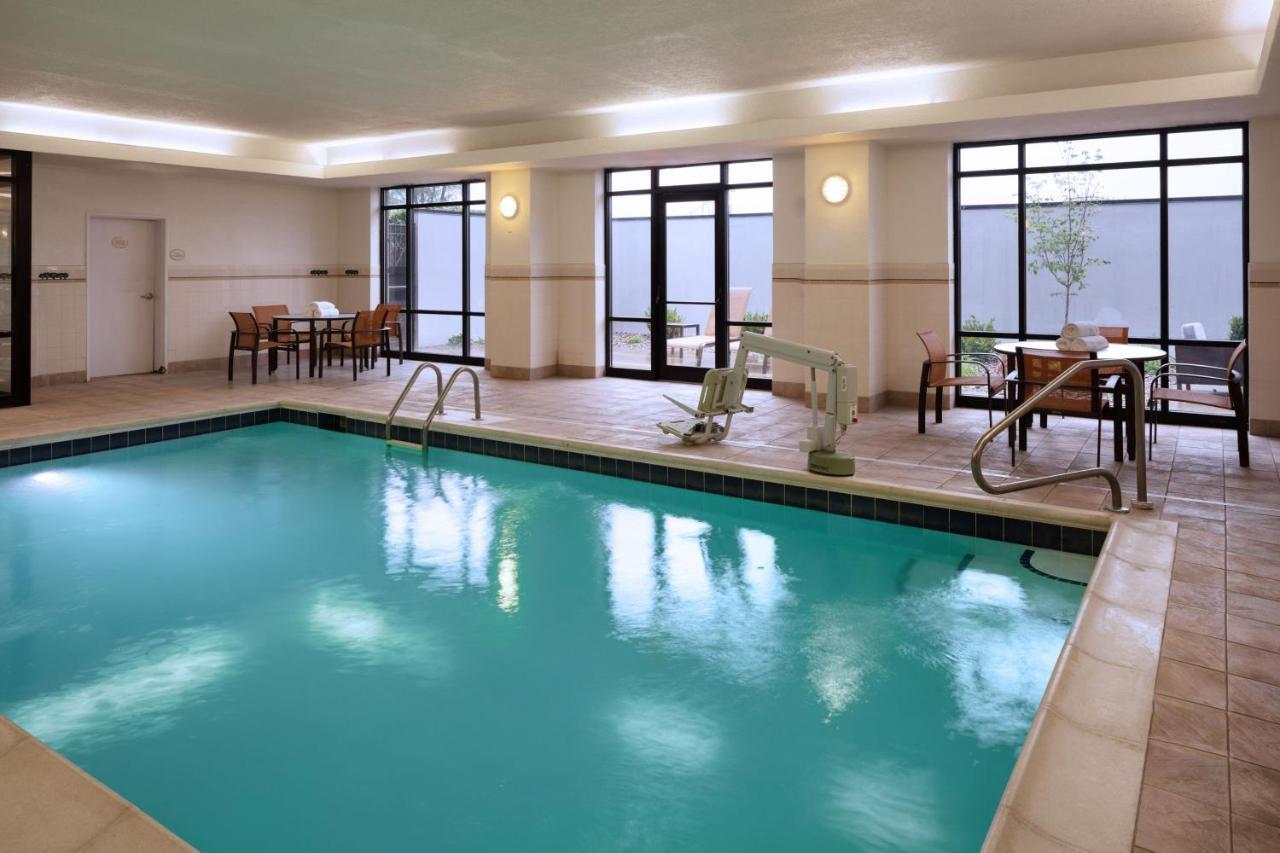 Courtyard Airport 3* Louisville