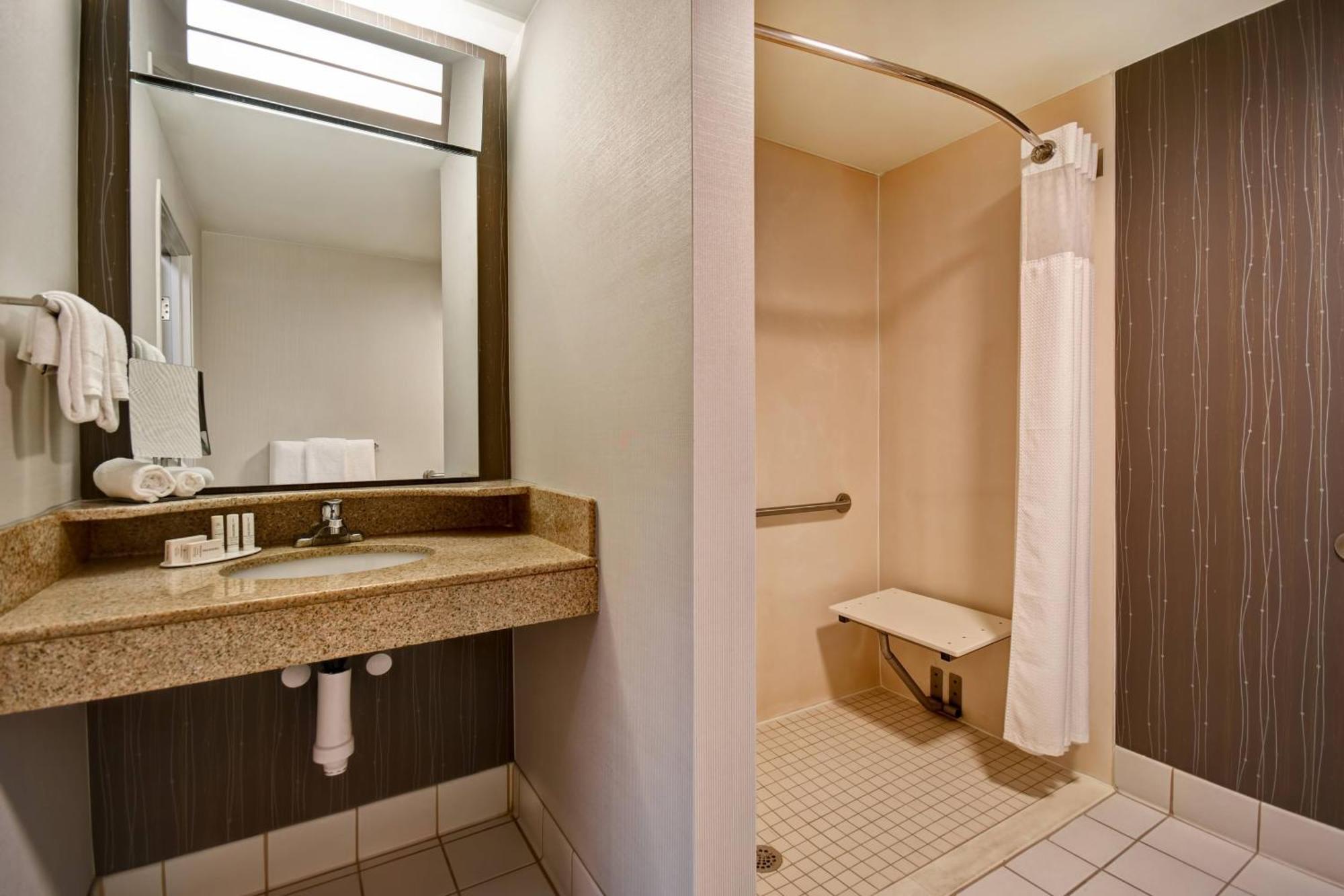 Courtyard Airport 3* Louisville