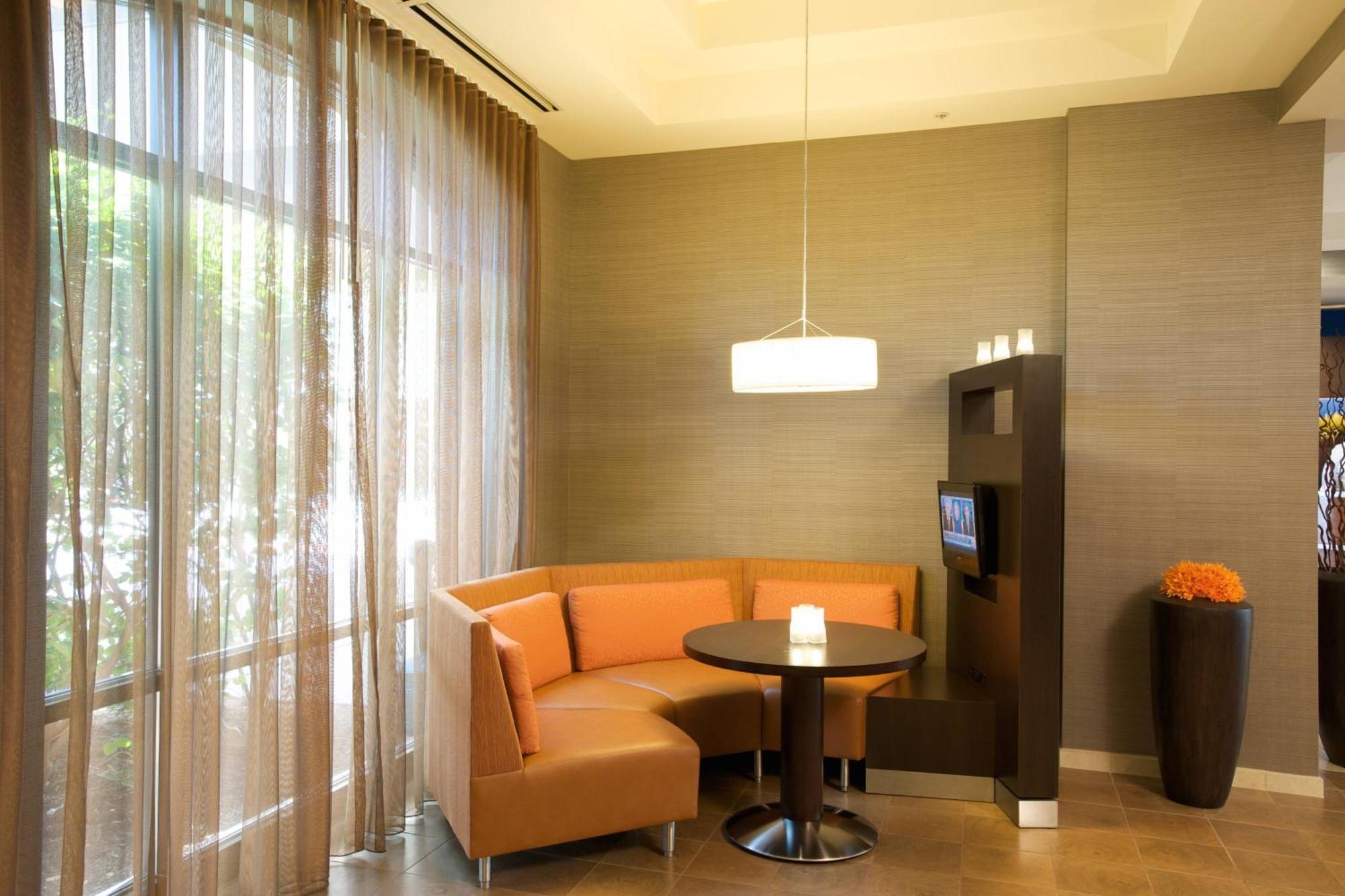Courtyard Airport 3* Louisville