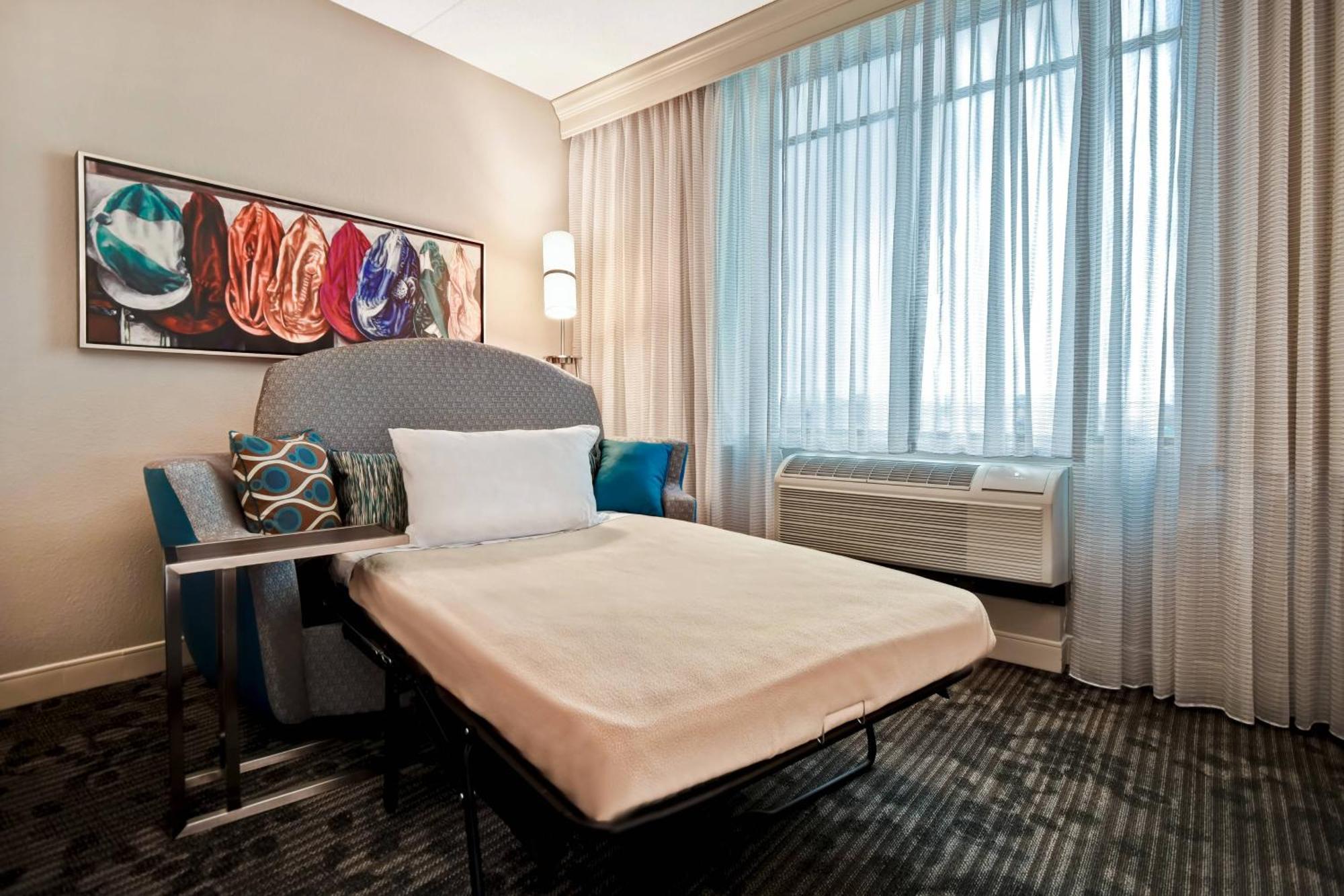 Courtyard Airport Hotel