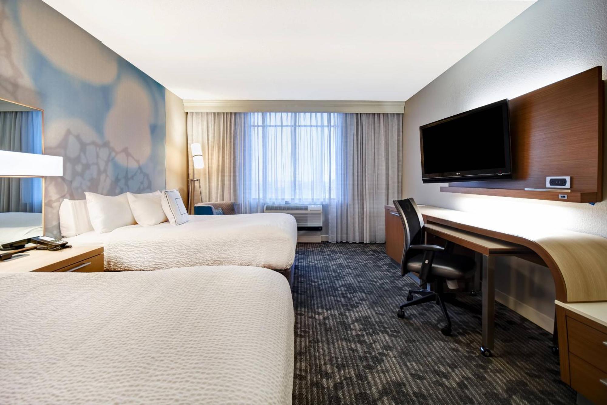 Hotel Courtyard Airport 3*