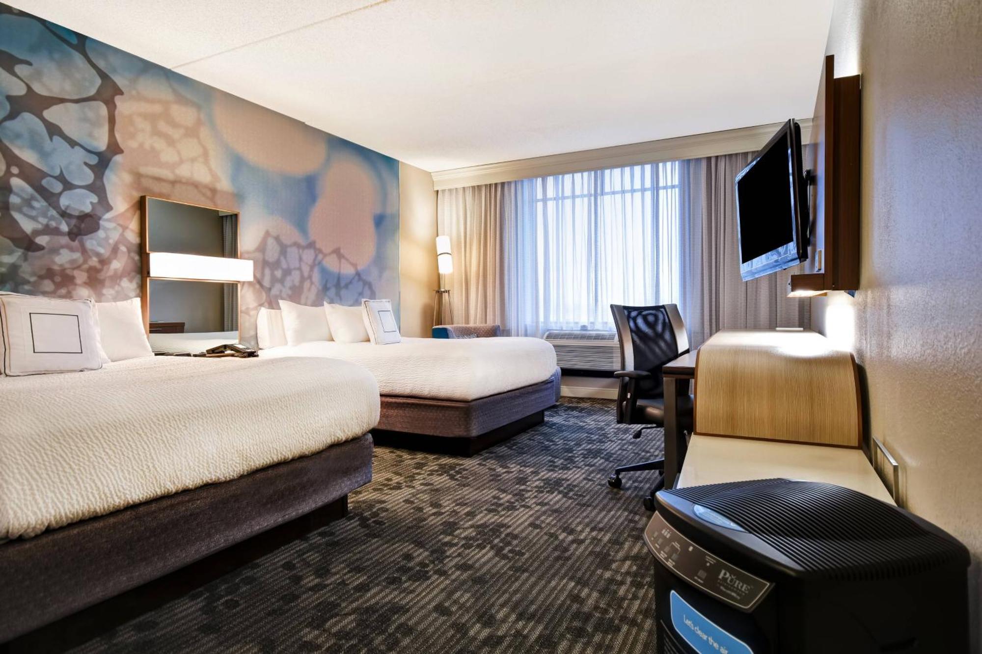 Courtyard Airport 3*
