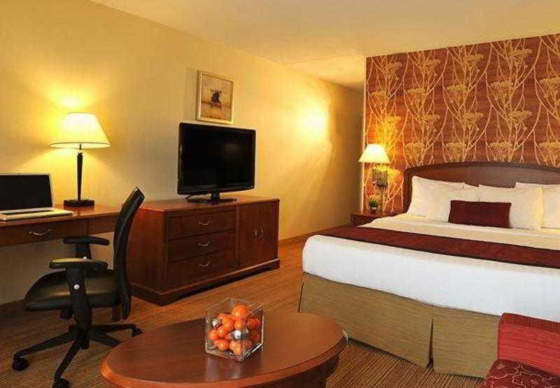 Courtyard Airport Hotel