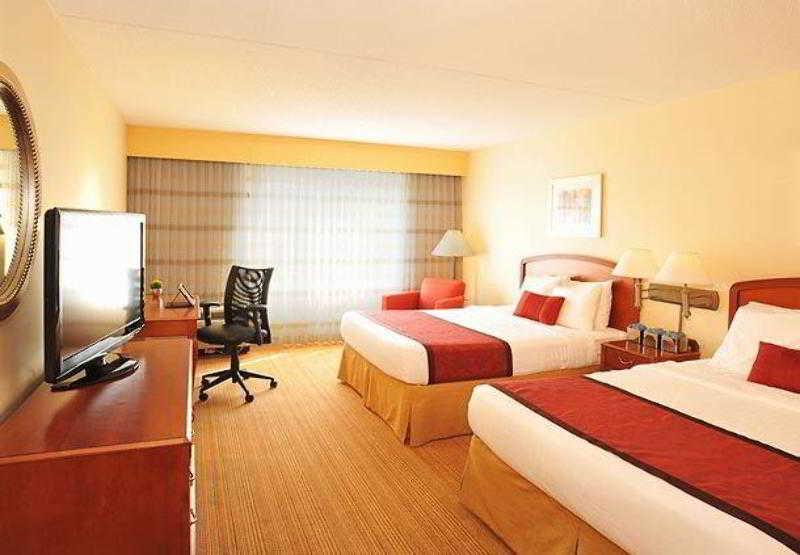 Courtyard Airport Hotel