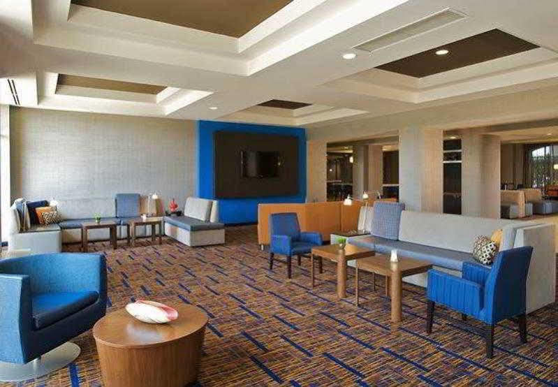 Courtyard Airport Hotel 3*